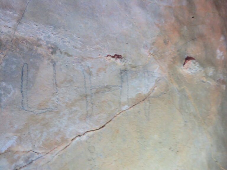 Grafitis enfrentados – Sierras Subbéticas (Córdoba)
